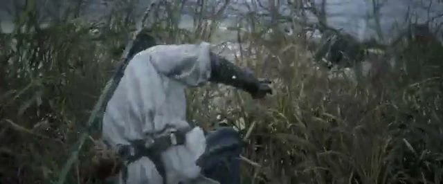 00:28 宝剑与重要法器：青白布袍潜行，背负青锋古剑